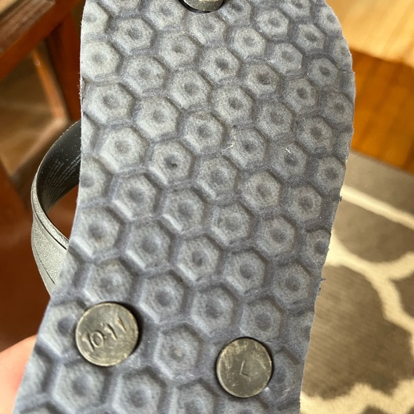 Old Navy Boy Flip flops, Set of 2, Good used condition, Skull & Dinosaur pattern - Picture 5 of 6